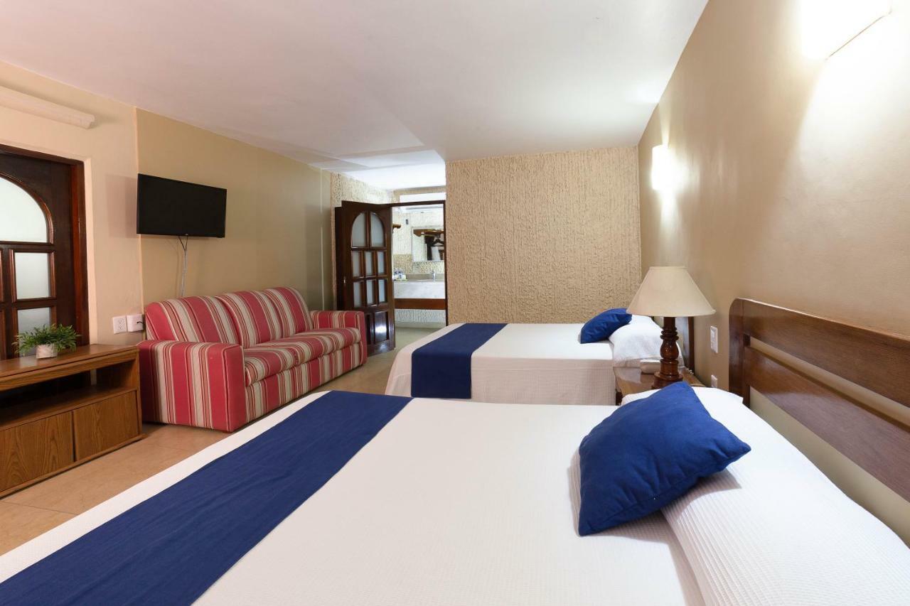 Hotel Plaza Palmas Тукспан Экстерьер фото